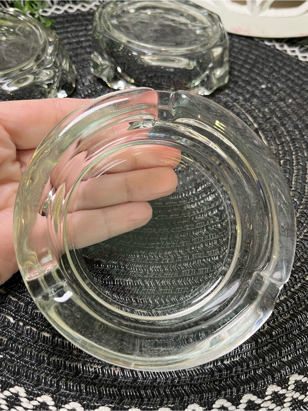 Set of Three Clear Glass Ashtray’s - Classic Round and Square Designs - Picture 8 of 12